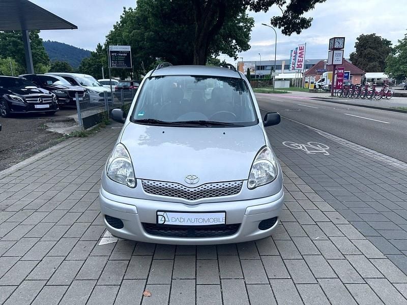 Silber Gebraucht 2005 Toyota Yaris Verso Van / Kleinbus | 2.490 € (Superpreis) - Bild 1/4