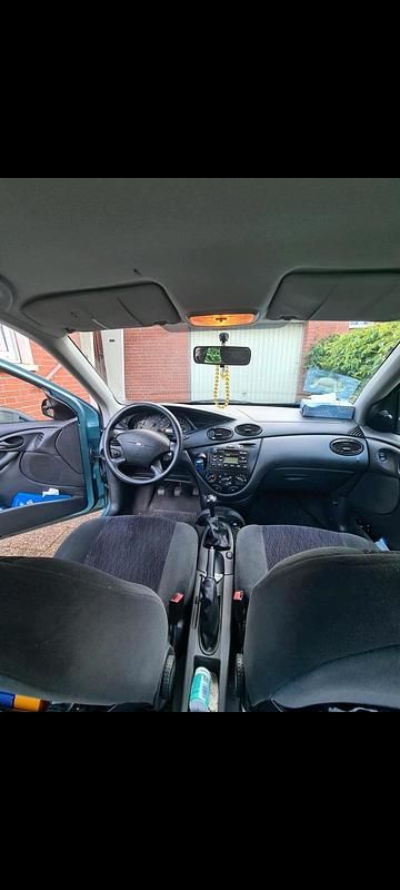 Gebraucht Ford Focus 116 PS (85 kW) 2000 Blau Kombi