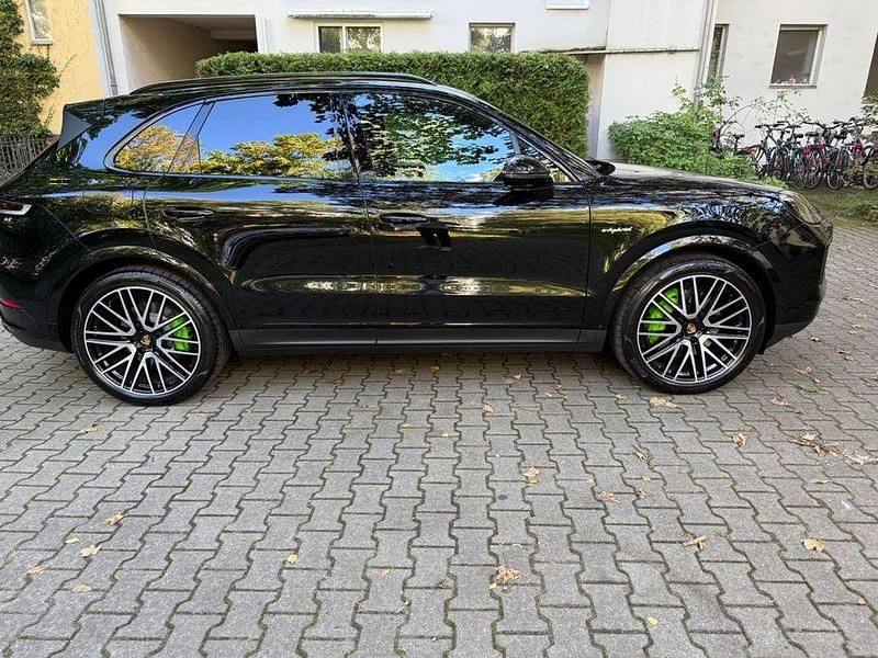 Gebraucht Porsche Cayenne 470 PS (345 kW) 2023 Schwarz SUV