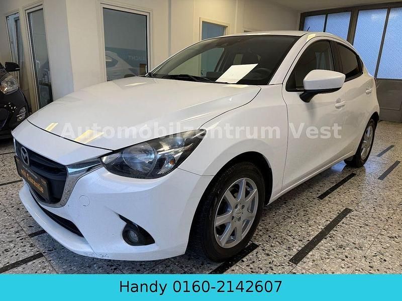 Weiß Gebraucht 2015 Mazda 2 Exclusive-Line Limousine | 7.980 € (Guter Preis) - Bild 1/4