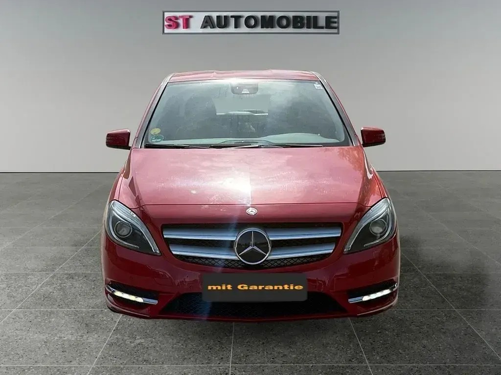 Gebraucht Mercedes B220 170 PS (125 kW) 2013 Rot Kleinwagen