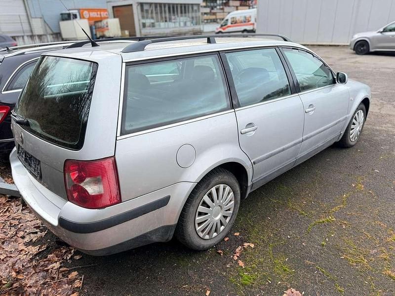 Gebraucht VW Passat Comfortline 102 PS (75 kW) 2001 Silber Kombi