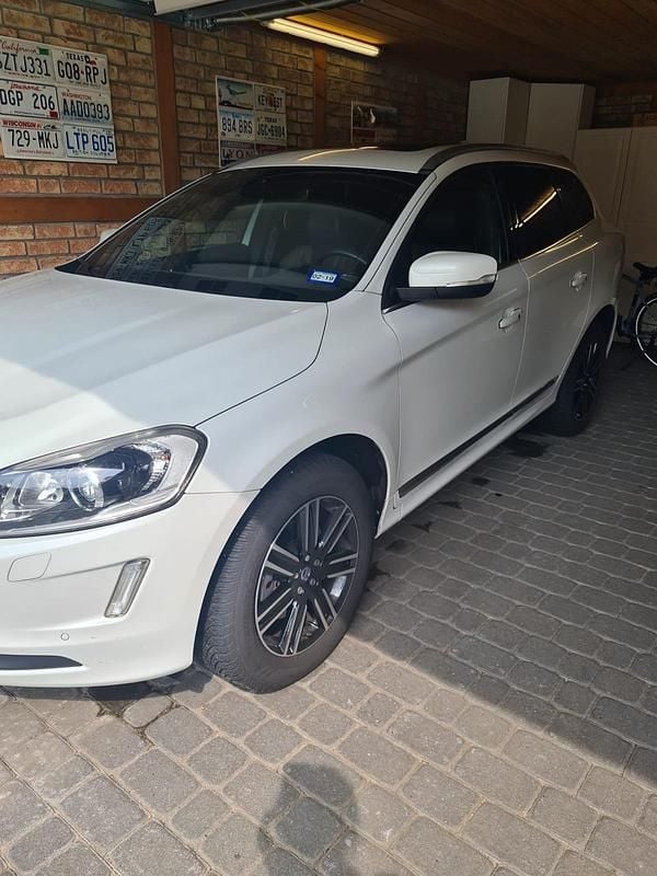 Gebraucht Volvo XC60 Summum 150 PS (110 kW) 2017 Weiß SUV