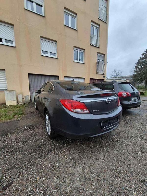 Grau Gebraucht 2012 Opel Insignia Limousine | 1.800 € (Superpreis) - Bild 1/3