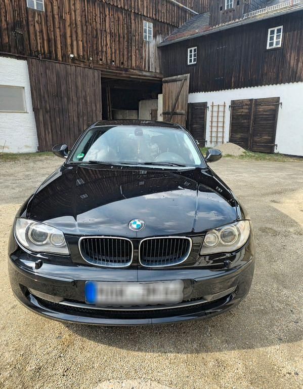 Gebraucht BMW 116 122 PS (89 kW) 2011 Schwarz Kleinwagen