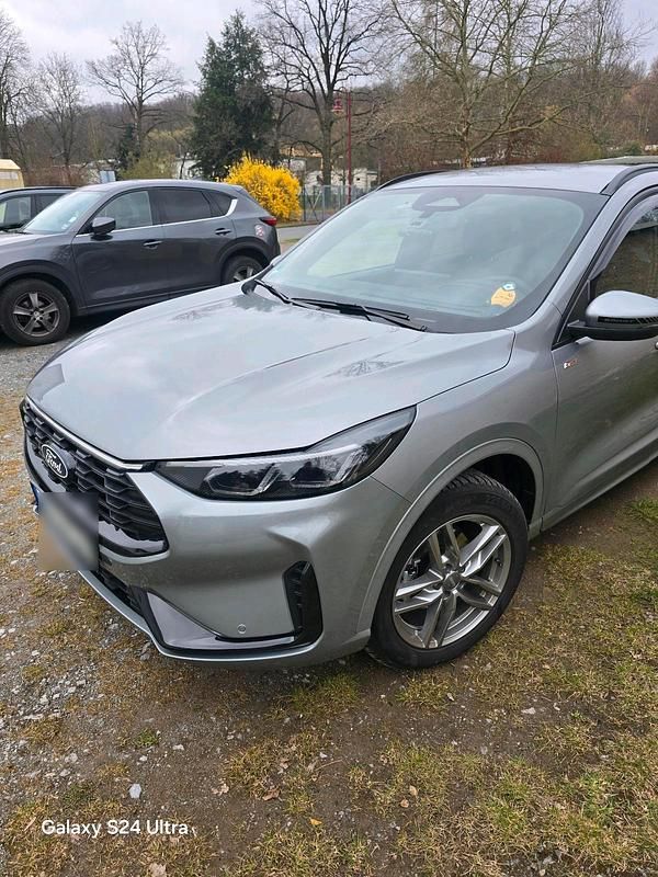 Gebraucht Ford Kuga 152 PS (111 kW) 2024 Silber SUV