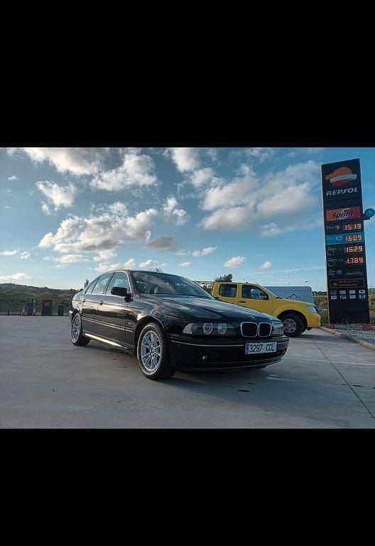 Schwarz Gebraucht 2002 BMW 520 Exclusive Limousine | 5.300 € - Bild 1/4