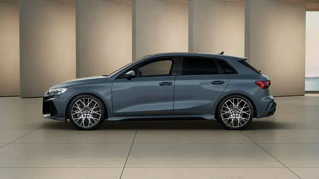 Gebraucht Audi RS3 Sport 400 PS (294 kW) 2025 Grau Limousine