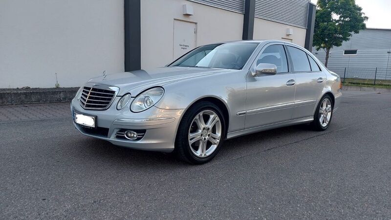 Silber Gebraucht 2006 Mercedes E200 Avantgarde Limousine | 7.850 € (Fairer Preis) - Bild 1/4