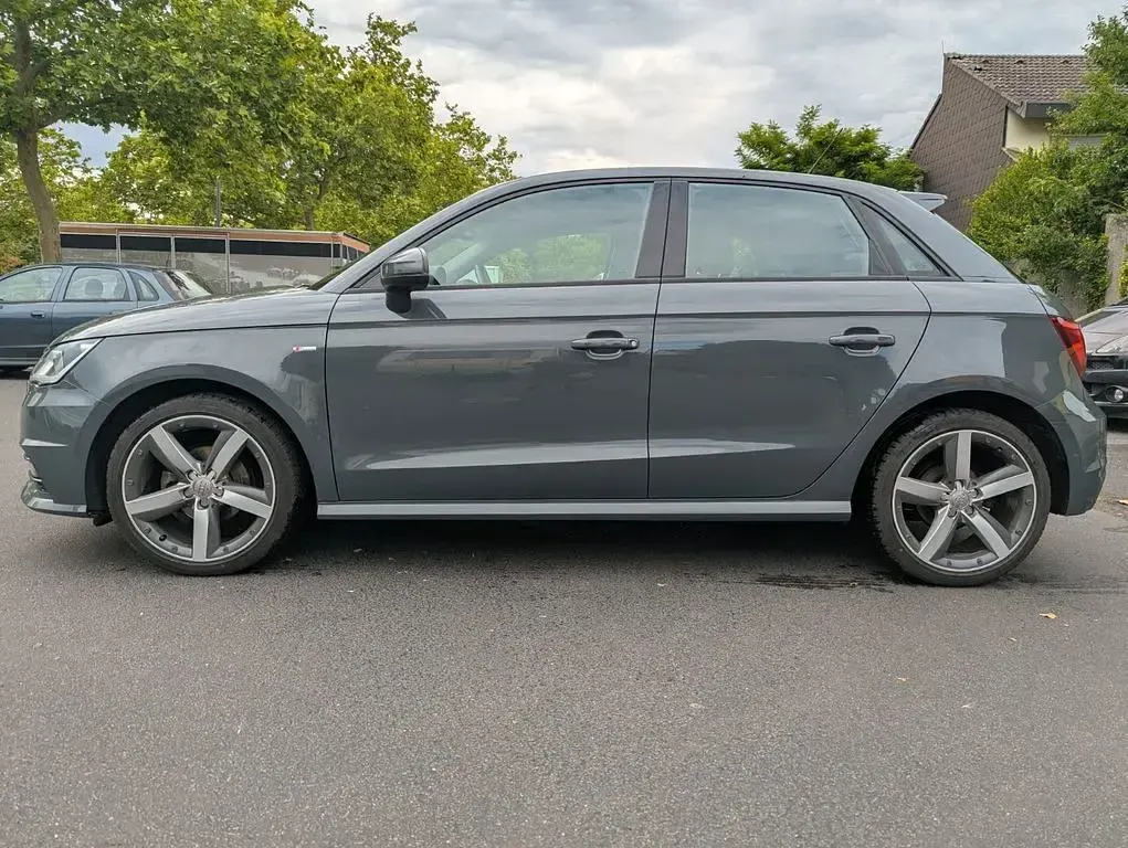 Gebraucht Audi A1 Sportback Sport 95 PS (69 kW) 2017 Grau Kleinwagen