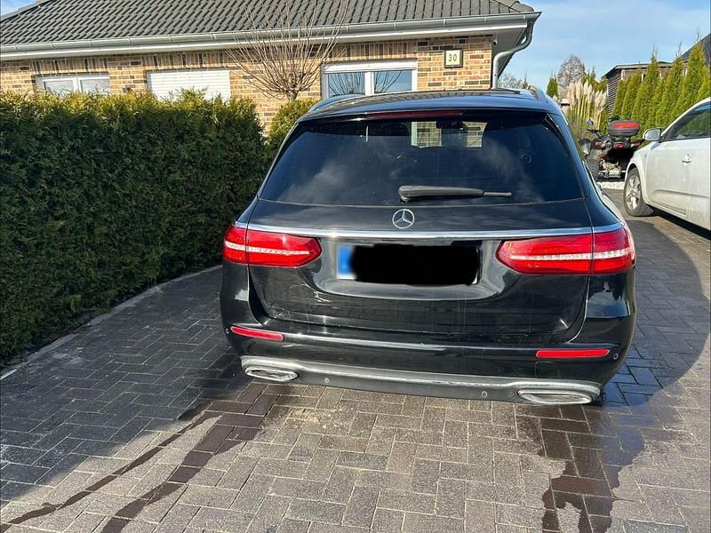 Gebraucht Mercedes E220 194 PS (142 kW) 2019 Schwarz Kombi