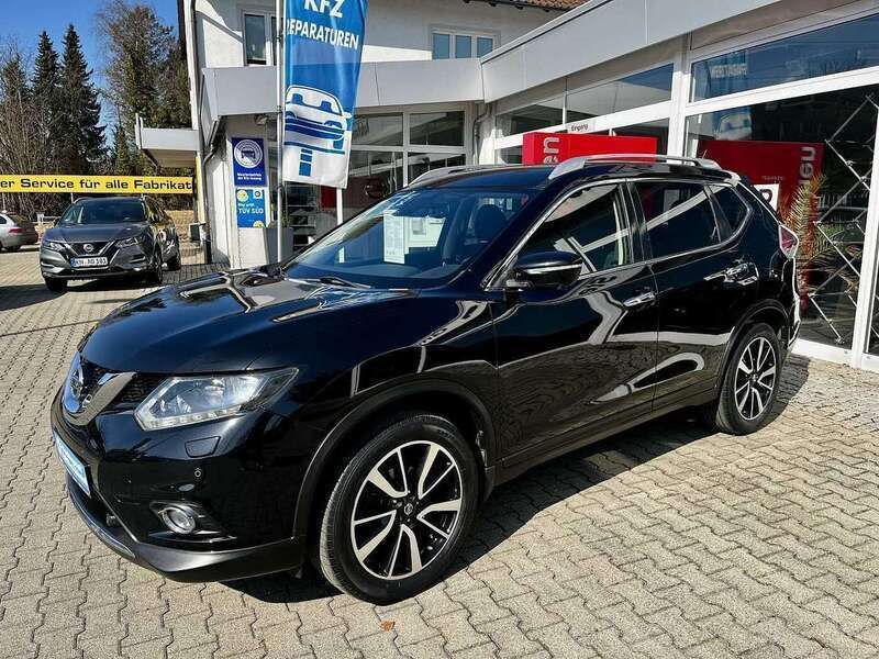 Schwarz (metallic) Gebraucht 2016 Nissan X-Trail 360º SUV | 15.950 € (Fairer Preis) - Bild 1/4