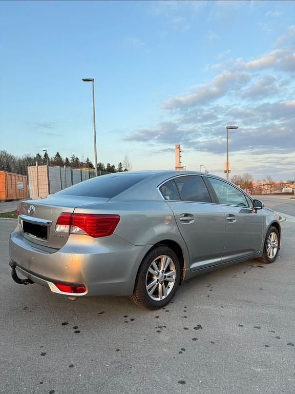 Gebraucht Toyota Avensis 124 PS (91 kW) 2012 Silber Limousine