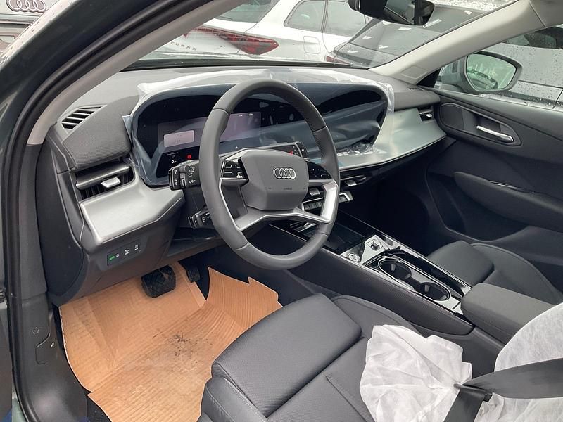 Neu Audi Q3 Ambiente 204 PS (150 kW) 2026 Salbeigrün metallic SUV