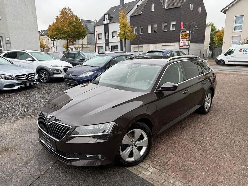 Gebraucht Skoda Superb Style 190 PS (139 kW) 2017 Hneda magnetic/magnetic braun Kombi