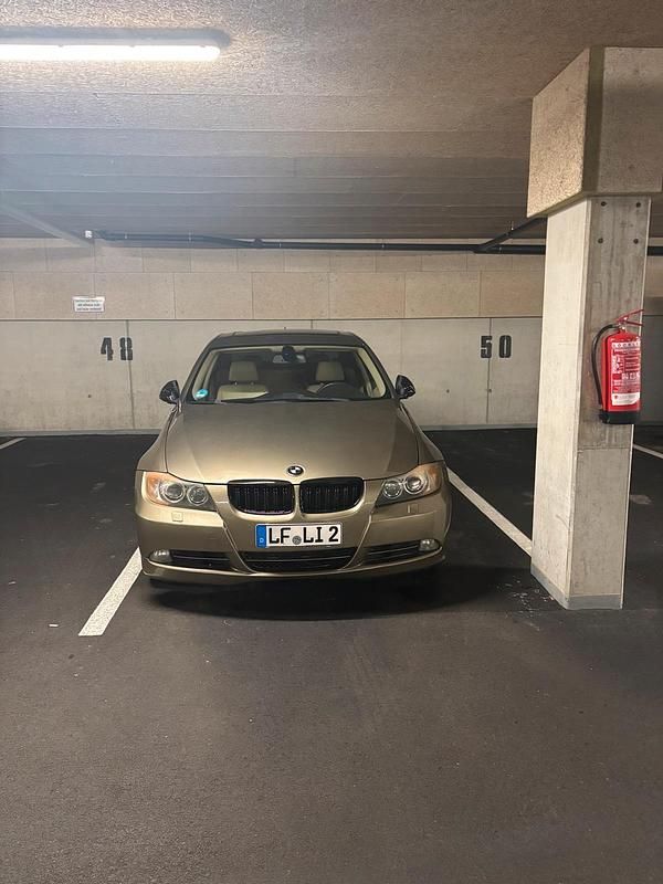 Braun Gebraucht 2006 BMW 330 Limousine | 4.050 € (Guter Preis) - Bild 1/4