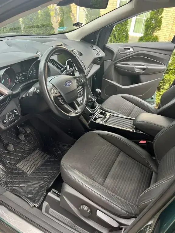 Gebraucht Ford Kuga 179 PS (131 kW) 2017 Grün SUV