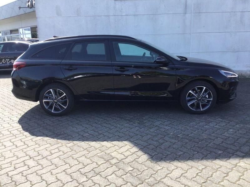 Gebraucht Hyundai i30 Advantage 101 PS (74 kW) 2024 Schwarz Kombi
