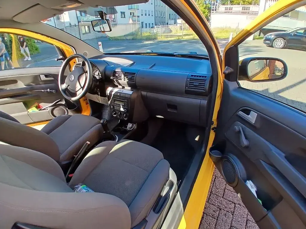 Gebraucht VW Fox Style 60 PS (44 kW) 2010 Gelb Kleinwagen