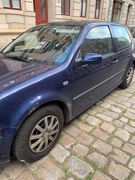 Blau Gebraucht 2001 VW Golf IV Basis Limousine | 600 € (Superpreis) - Bild 1/4