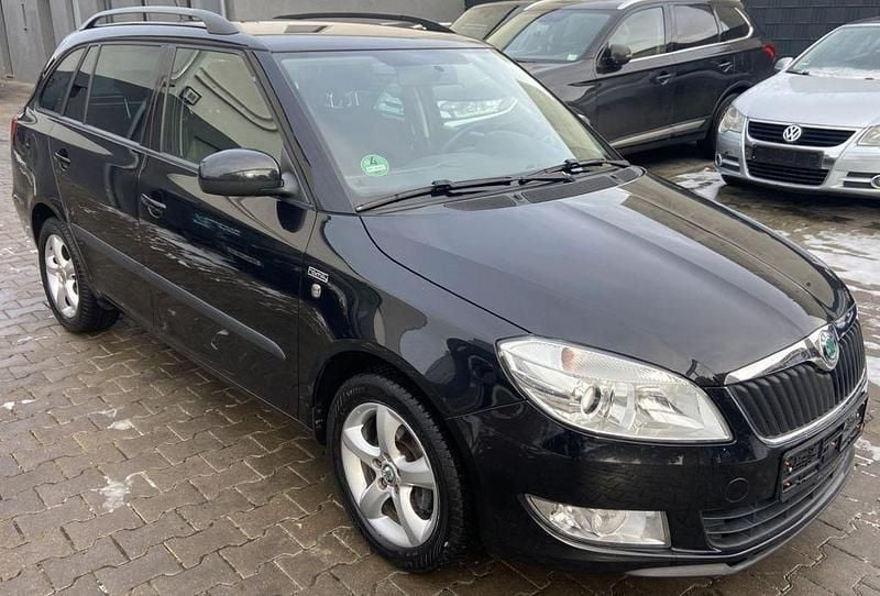 Schwarz Gebraucht 2012 Skoda Fabia Family Kombi | 3.950 € (Guter Preis) - Bild 1/4