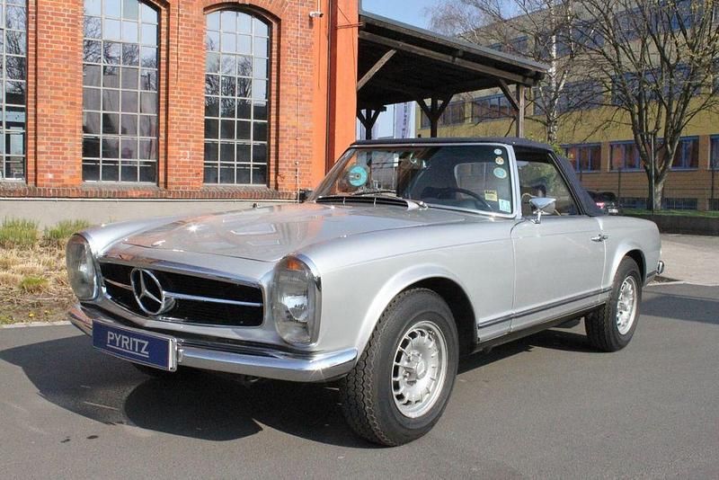 Gebraucht Mercedes 230 150 PS (110 kW) 1966 Silber Cabrio
