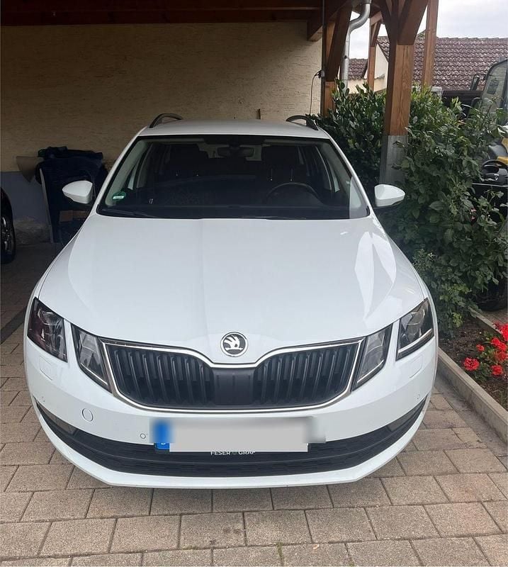Weiß Gebraucht 2019 Skoda Octavia Kombi | 15.950 € (Etwas zu teuer) - Bild 1/4