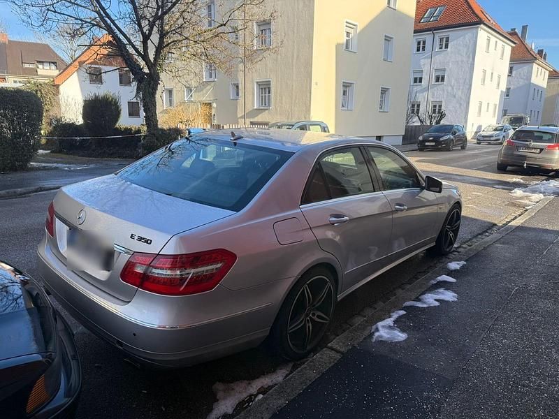 Usata Mercedes E350 231 CV (169 kW) 2009 Argento Berlina