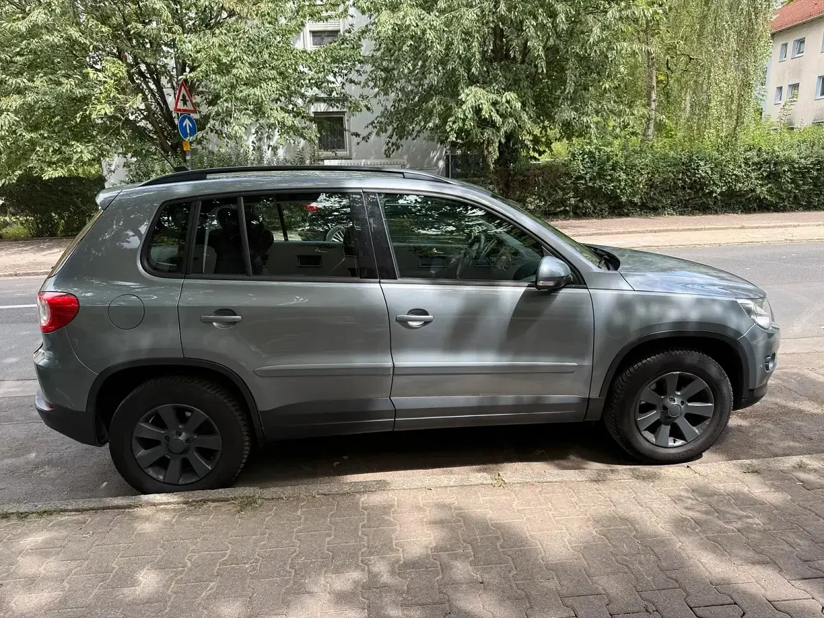 Gebraucht VW Tiguan 140 PS (102 kW) 2008 Grau SUV