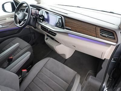 Gebraucht VW Multivan Style 150 PS (110 kW) 2025 Grau Van
