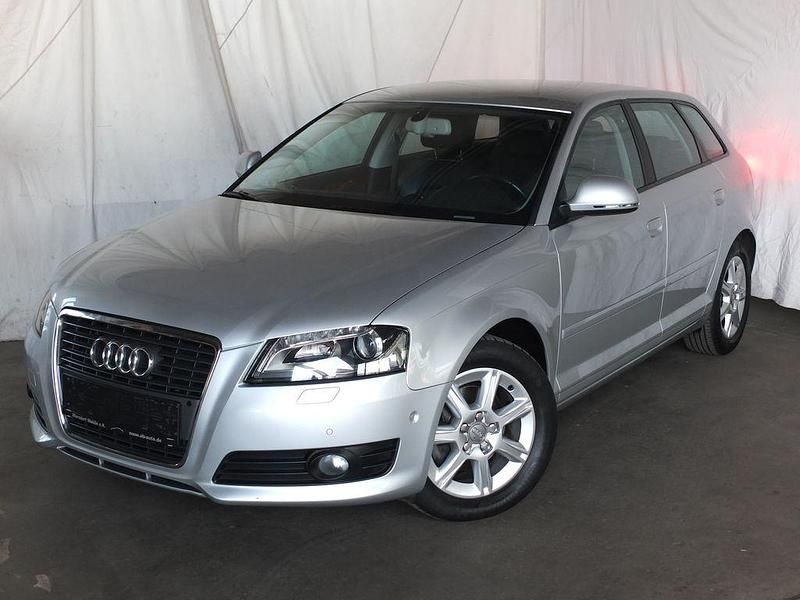 Eissilber Gebraucht 2009 Audi A3 Sportback Ambiente Limousine | 9.704 € (Fairer Preis) - Bild 1/4