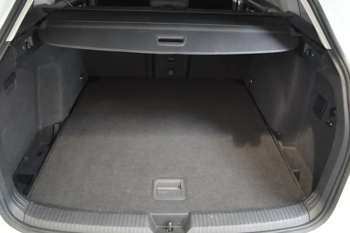 Gebraucht VW Golf VIII Life 150 PS (110 kW) 2024 Weiß Kombi