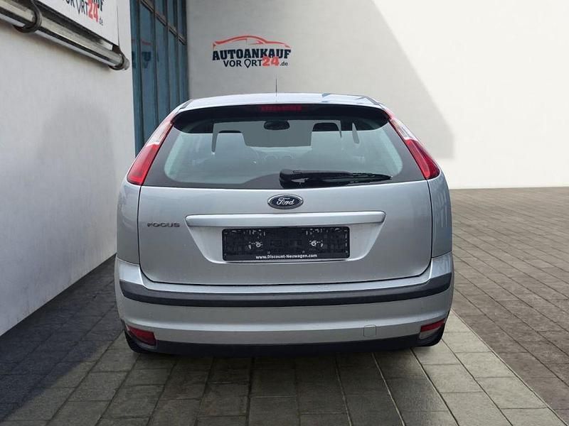 Gebraucht Ford Focus Ghia 101 PS (74 kW) 2005 Silber Limousine