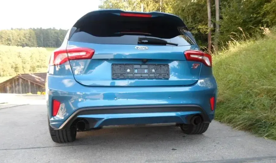 Używany Ford Focus ST 280 KM (205 kW) 2021 Niebieski Sedan/Limuzyna