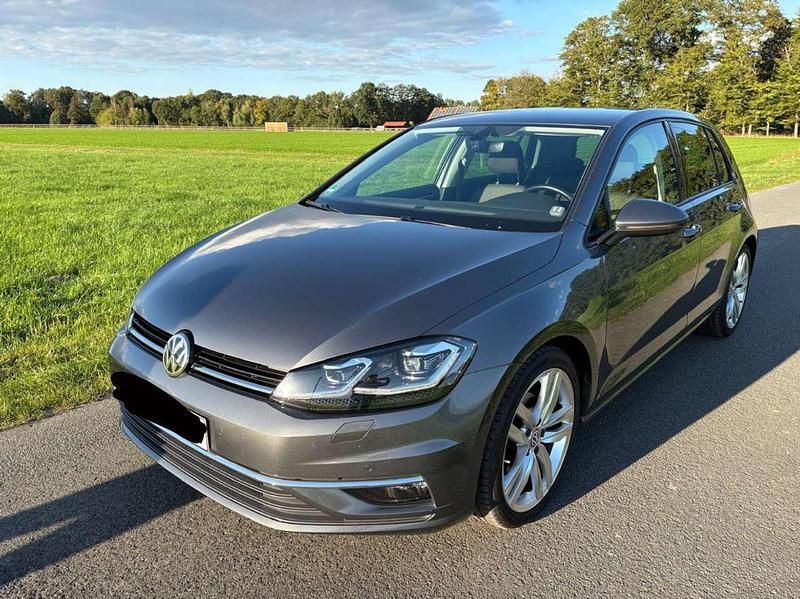 Grau Gebraucht 2017 VW Golf VII Highline Kleinwagen | 15.000 € (Fairer Preis) - Bild 1/4