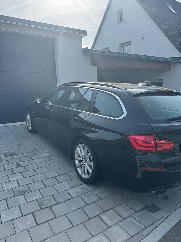 Gebraucht BMW 528 258 PS (189 kW) 2011 Schwarz Kombi