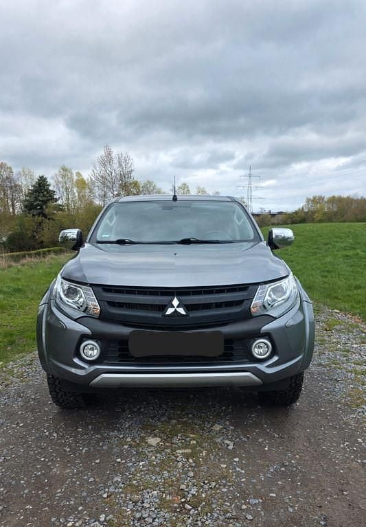 Gebraucht Mitsubishi L200 Edition 181 PS (133 kW) 2017 Grau Pickup