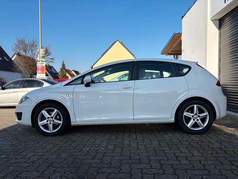 Gebraucht Seat Leon Reference 105 PS (77 kW) 2012 Weiß Limousine