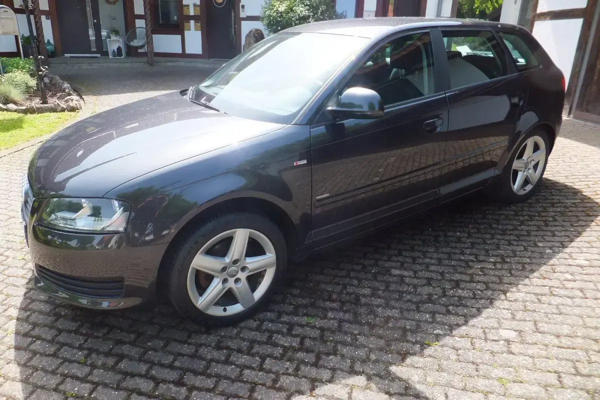 Gebraucht Audi A3 Sportback 102 PS (75 kW) 2010 Schwarz Kleinwagen