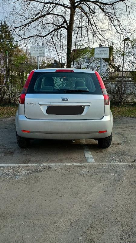 Gebraucht Ford Fiesta 80 PS (58 kW) 2003 Silber Kleinwagen