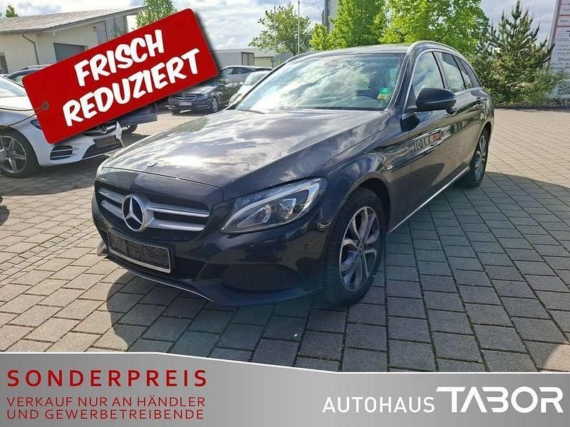 Obsidianschwarz metalliclack Gebraucht 2018 Mercedes C250 Avantgarde Kombi | 16.685 € (Guter Preis) - Bild 1/2