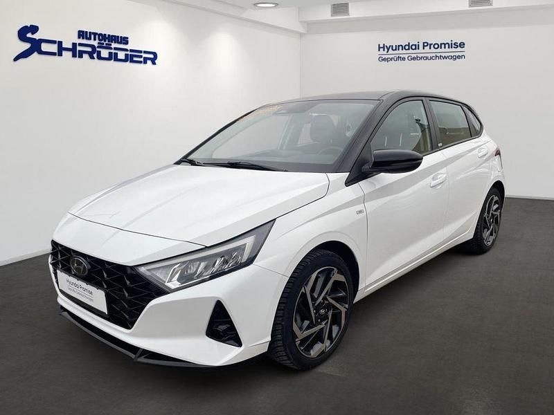 Polar white/ black / sol Gebraucht 2021 Hyundai i20 Intro Edition Limousine | 16.900 € (Fairer Preis) - Bild 1/4