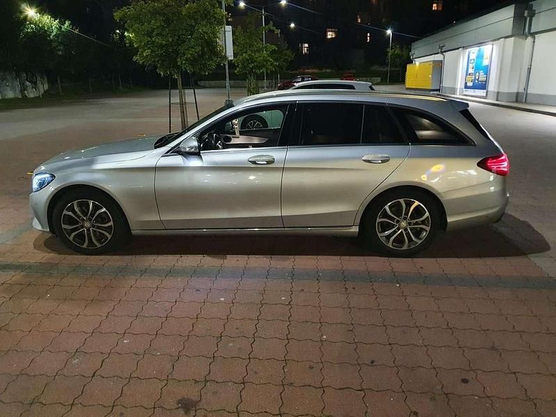Silber Gebraucht 2015 Mercedes 220 | 10.500 € - Bild 1/4