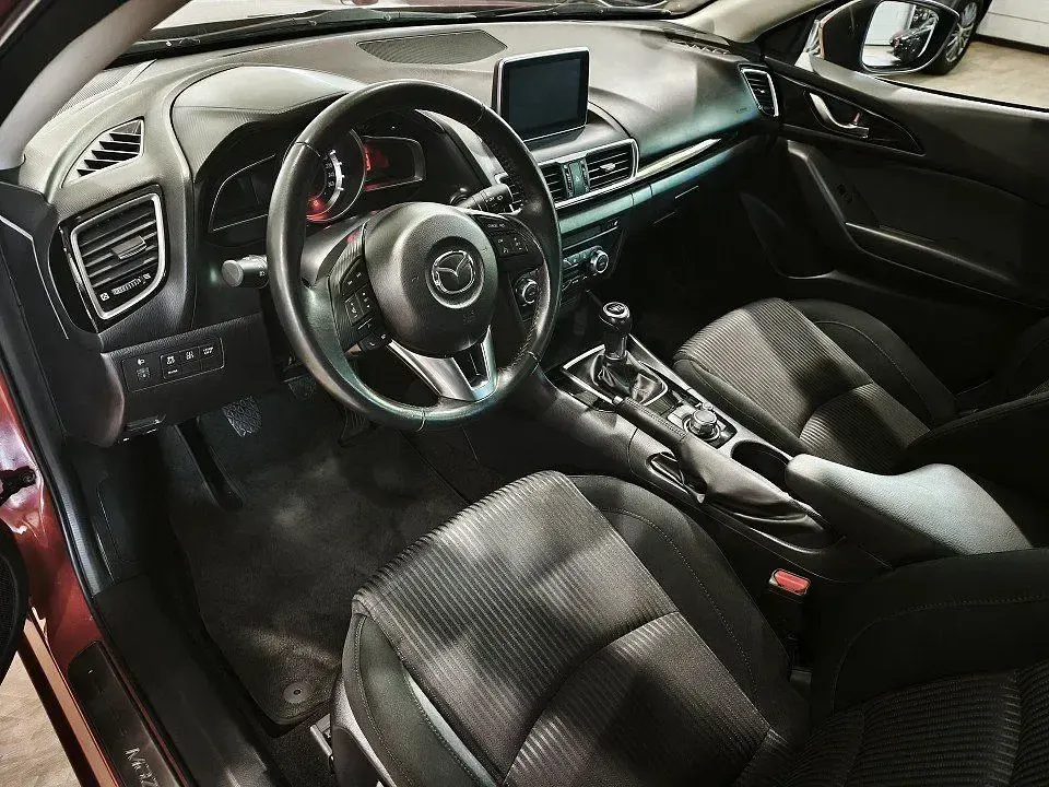 Gebraucht Mazda 3 Center-Line 120 PS (88 kW) 2015 Rot Limousine