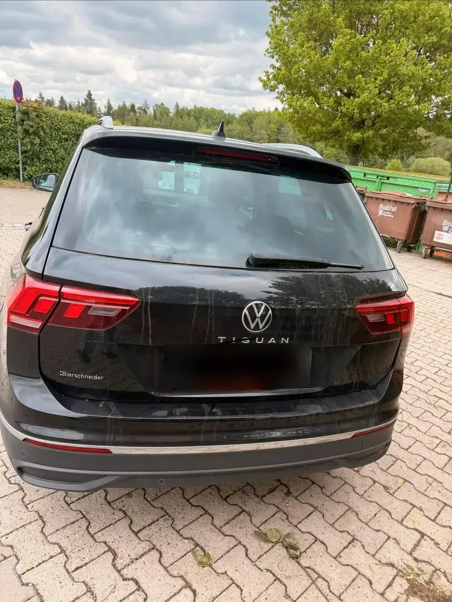 Gebraucht VW Tiguan Life 150 PS (110 kW) 2022 Schwarz SUV