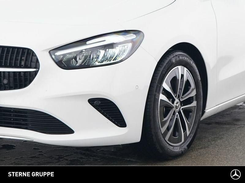 Gebraucht Mercedes B200 Progressive 163 PS (119 kW) 2025 Unilack polarweiß Van / Kleinbus