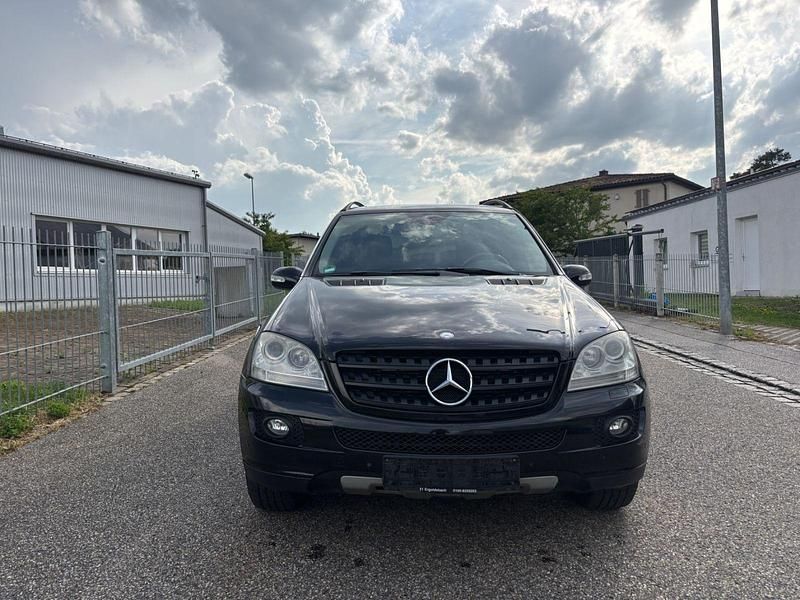 Schwarz Gebraucht 2006 Mercedes ML320 SUV | 4.950 € (Superpreis) - Bild 1/4