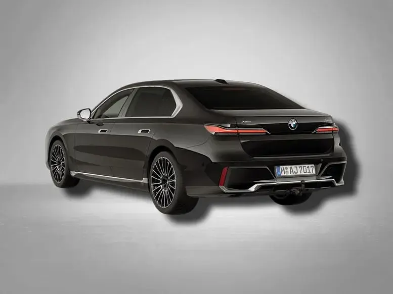 Gebraucht BMW 740 M Sport 286 PS (210 kW) 2026 Saphirschwarz metallic Limousine