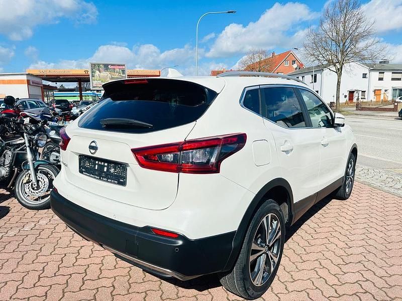 Gebraucht Nissan Qashqai N-Connecta 116 PS (85 kW) 2017 Weiß SUV
