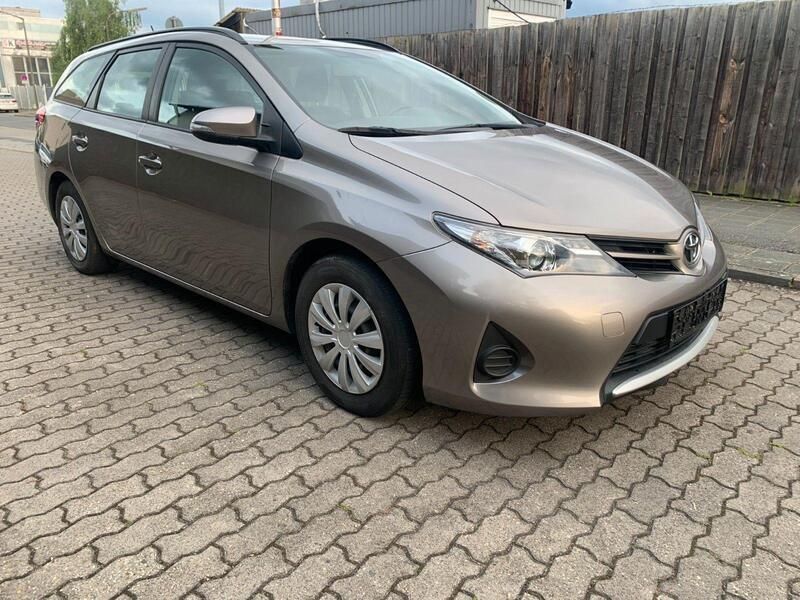 Grau Gebraucht 2014 Toyota Auris Kombi | 6.999 € (Fairer Preis) - Bild 1/4